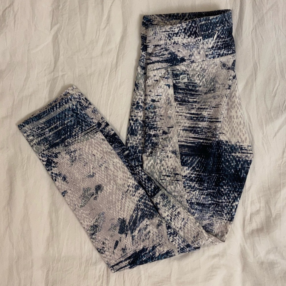 Fabletics snake printed power hold 7/8 leggings!